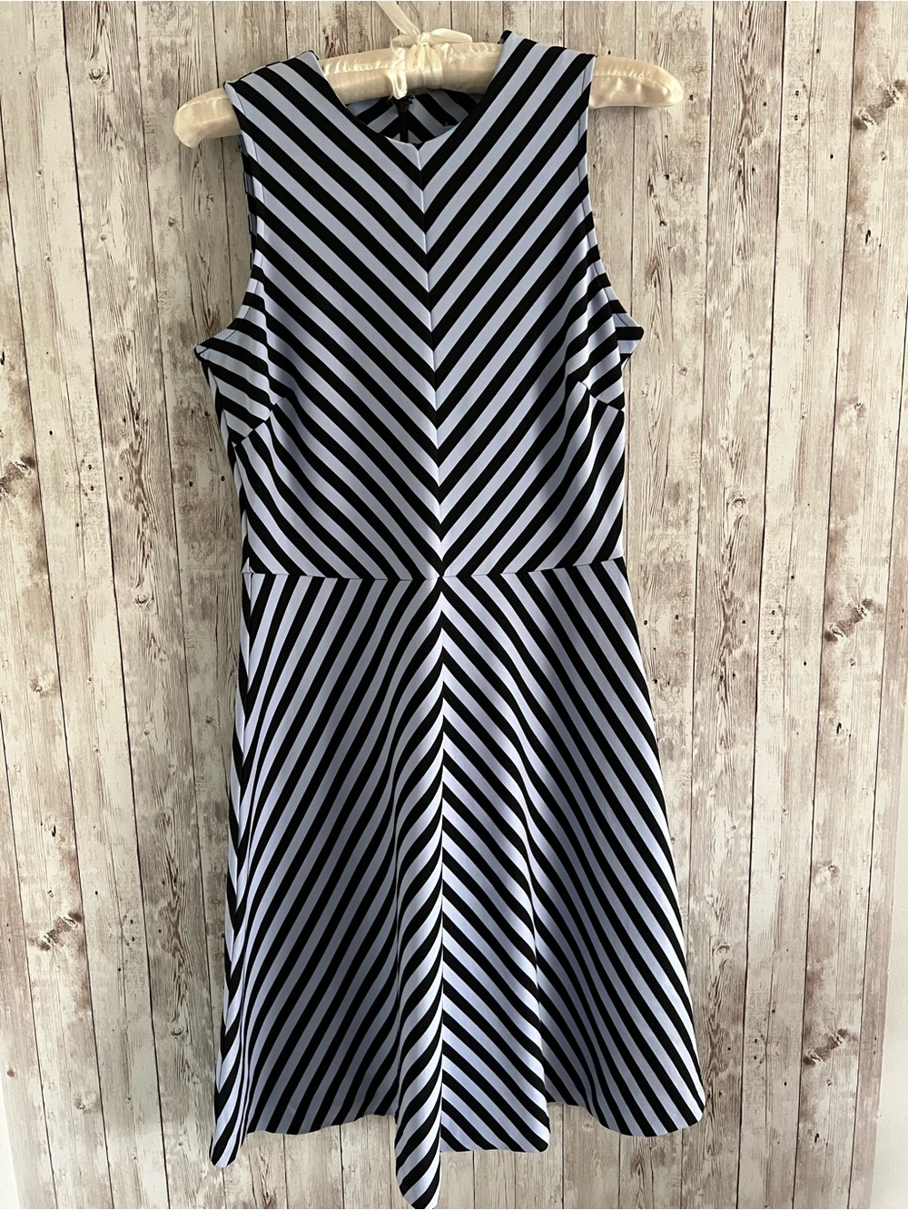J. McLaughlin Courtney Chevron Stripe Sleeveless Fit & Flare Dress Small